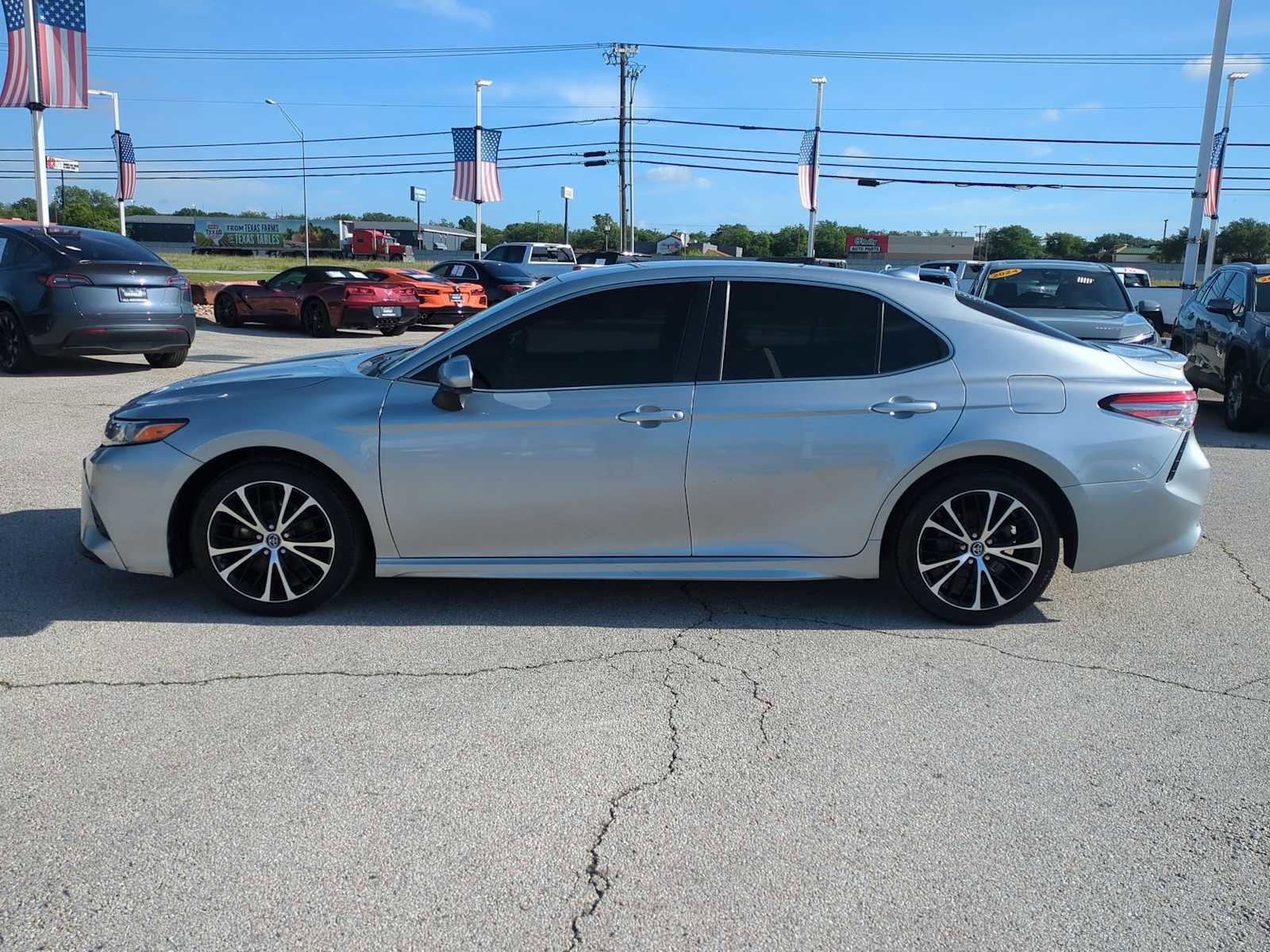 Used 2019 Toyota Camry SE FWD image 5