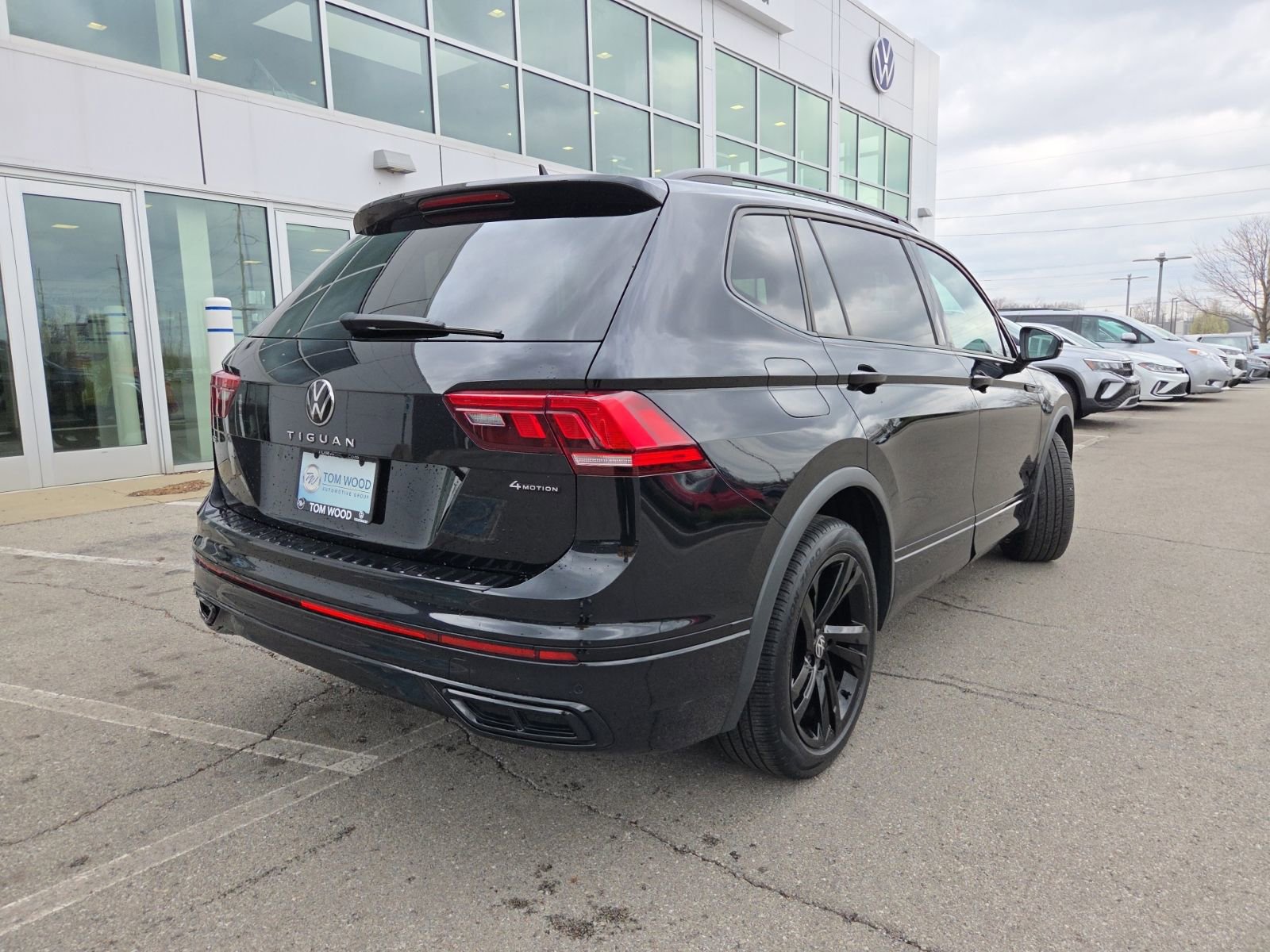 Certified 2023 Volkswagen Tiguan SE R-Line image 3