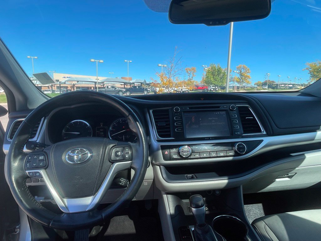Used 2014 Toyota Highlander XLE AWD/4WD image 13