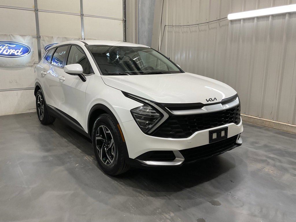 Used 2025 Kia Sportage LX image 1