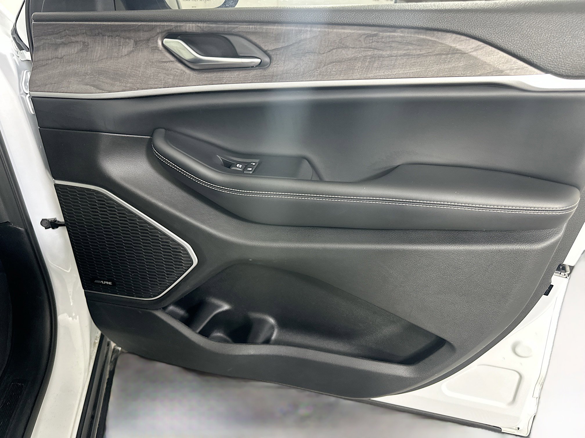 Used 2022 Jeep Grand Cherokee Limited 4xe w/ Luxury Tech Group II image 34