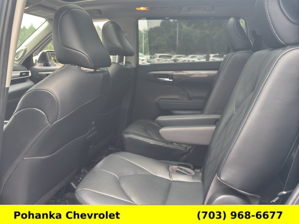 Used 2023 Toyota Highlander Platinum AWD/4WD image 25