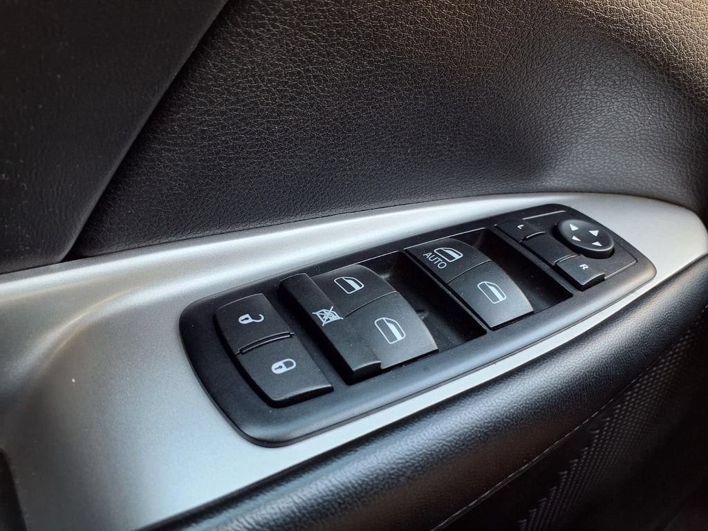 Used 2015 Dodge Journey SXT w/ Flexible Seating Group FWD image 17