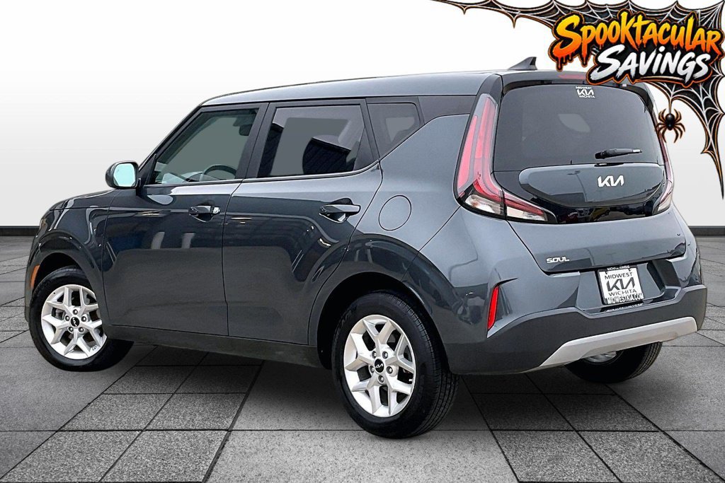 Used 2025 Kia Soul LX w/ LX Technology Package FWD image 11
