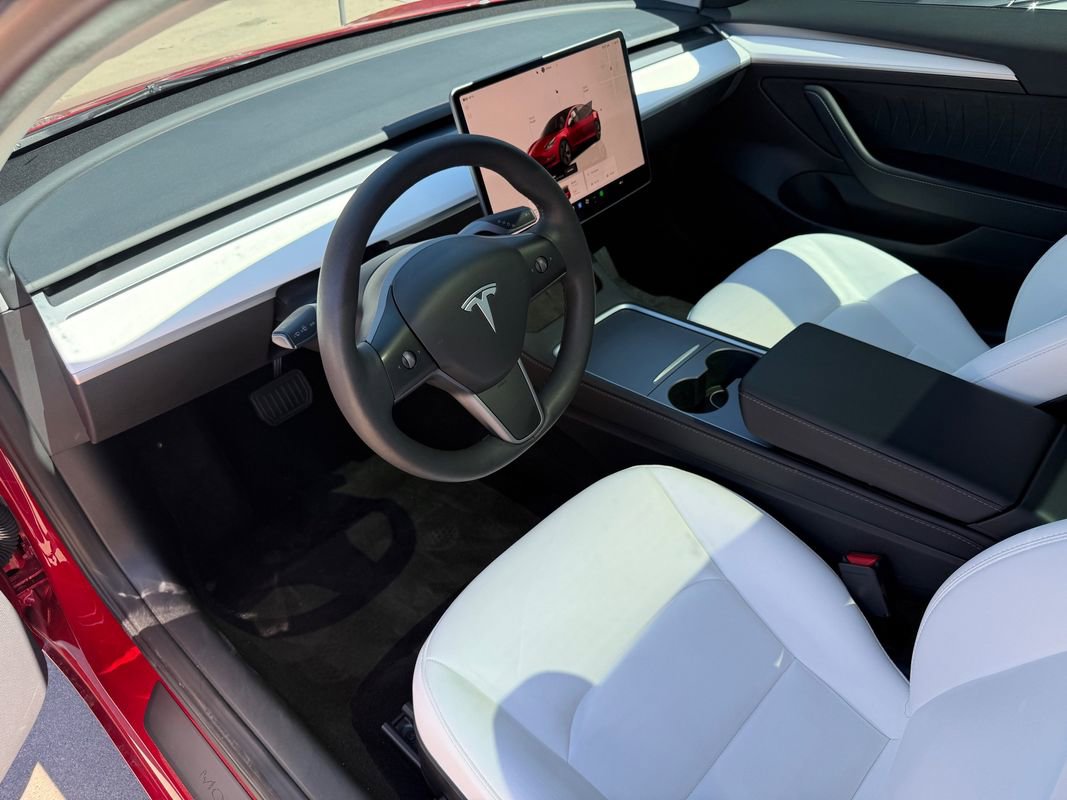 Used 2023 Tesla Model 3 Standard Range image 2