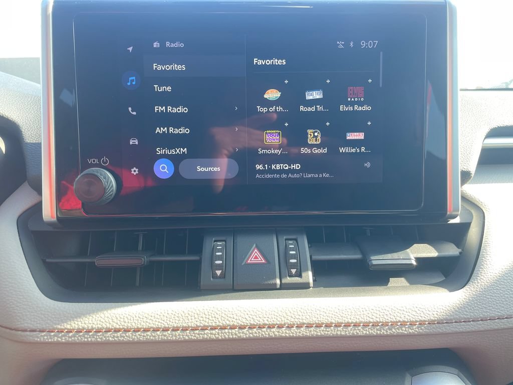 Used 2025 Toyota RAV4 XLE AWD/4WD image 15