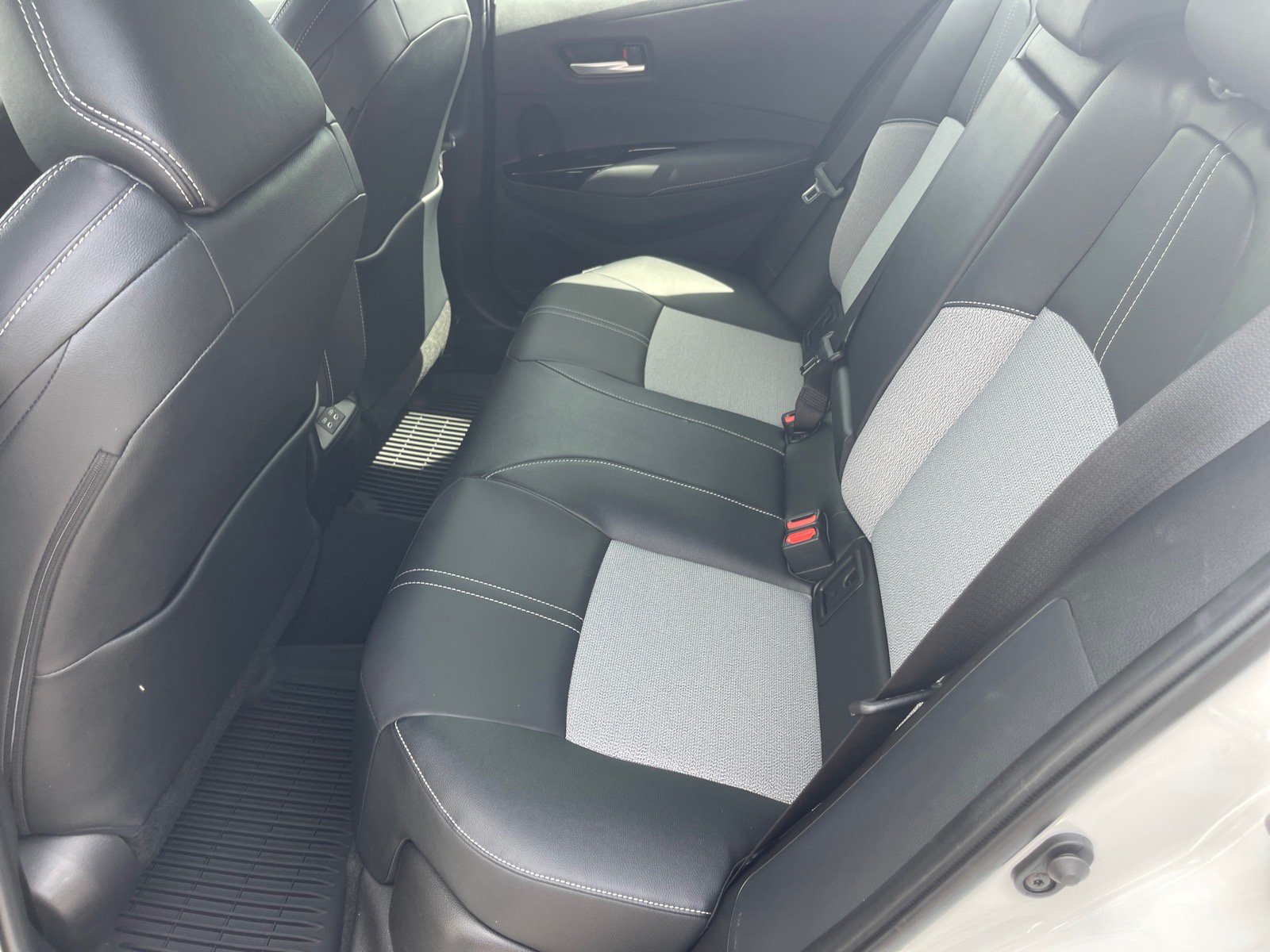 Used 2025 Toyota Corolla XSE FWD image 12