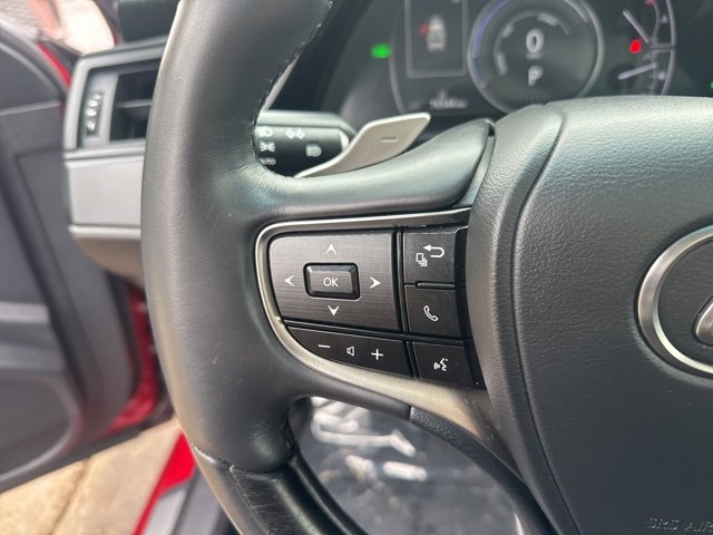 Used 2022 Lexus ES 300h w/ Luxury Package image 19