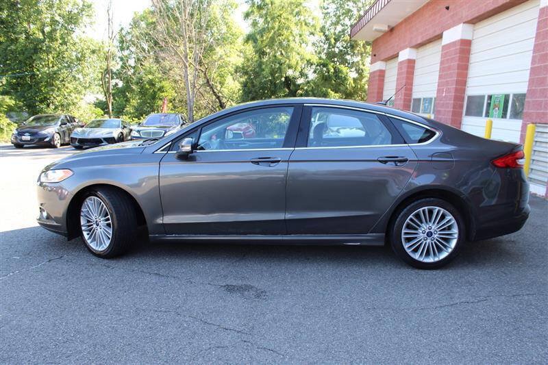 Used 2016 Ford Fusion SE w/ Equipment Group 202A FWD image 2