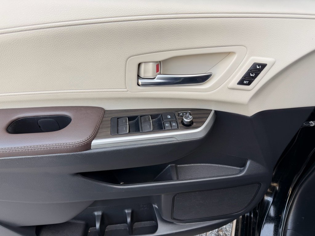 Used 2022 Toyota Sienna Platinum w/ Protection Package (TMS) image 30