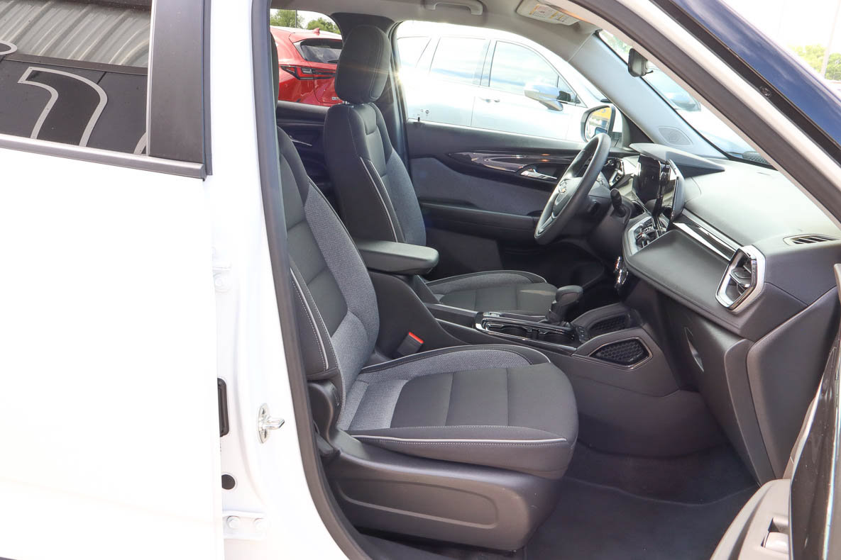 Used 2025 Chevrolet TrailBlazer LT FWD image 22