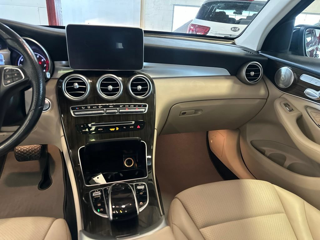 Used 2018 Mercedes-Benz GLC 300 4MATIC image 26