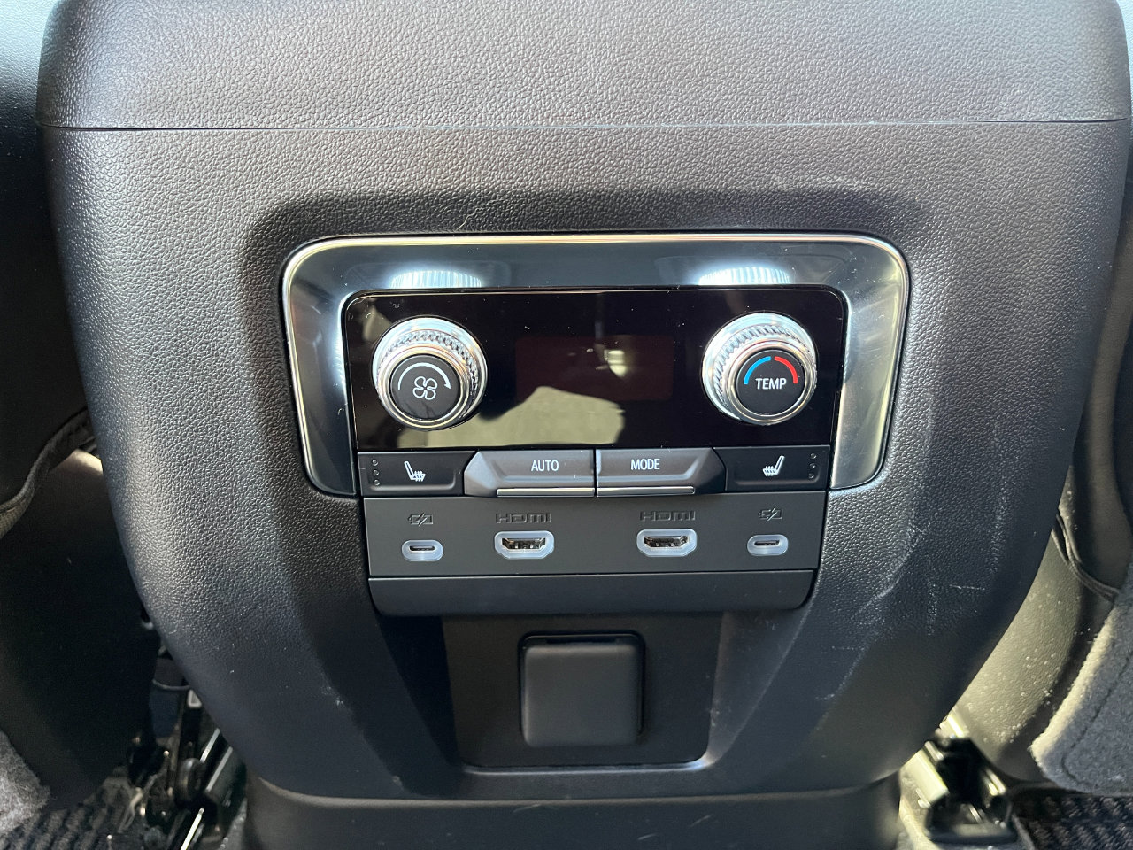 Used 2024 GMC Yukon Denali Ultimate image 28