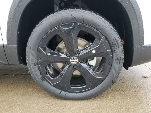 New 2026 Volkswagen Taos SE image 5