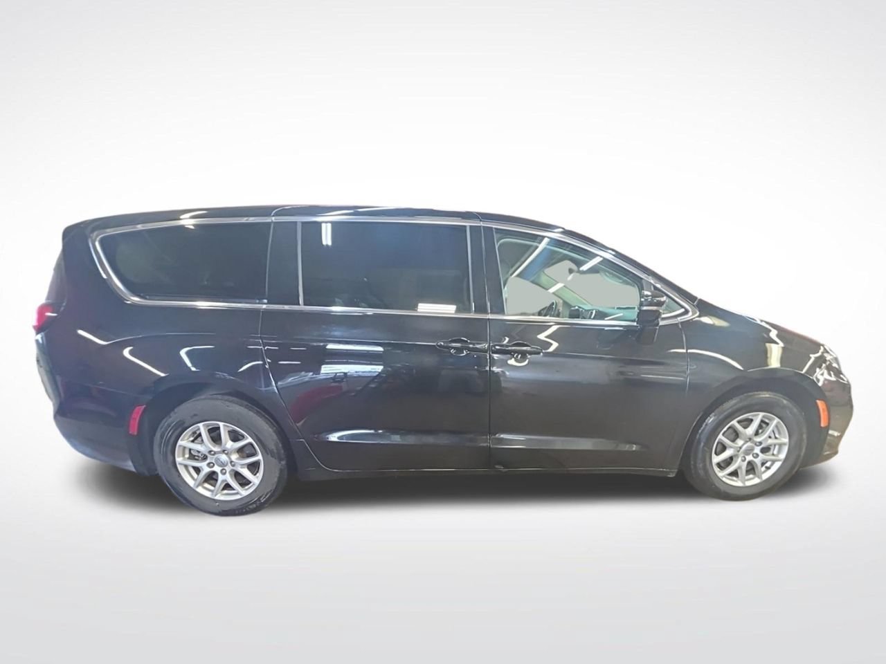 Used 2024 Chrysler Pacifica Touring-L FWD image 8