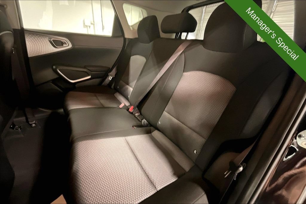 Used 2025 Kia Soul LX FWD image 31