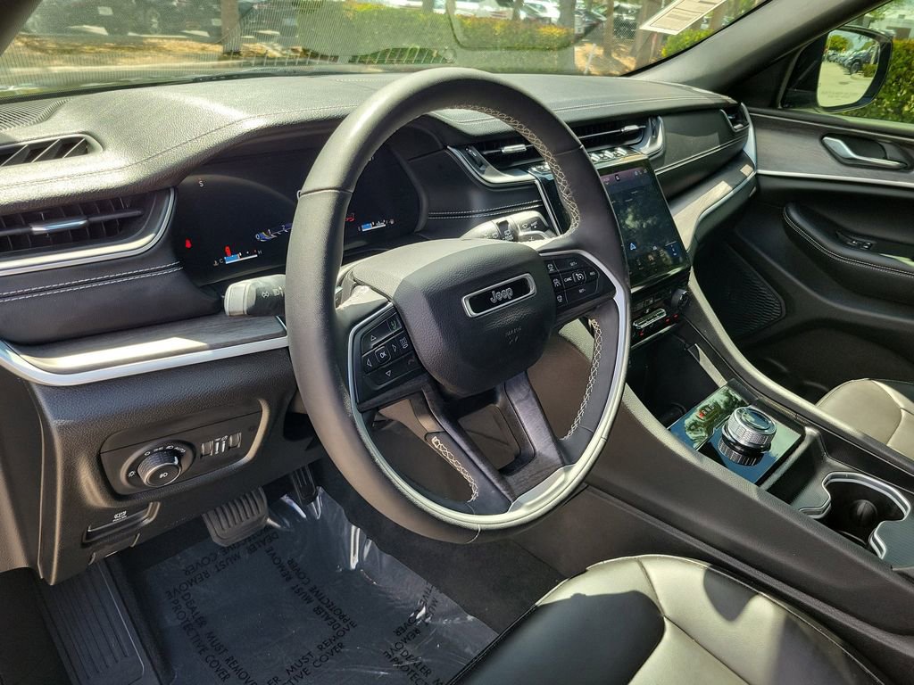 Used 2024 Jeep Grand Cherokee Limited w/ Black Appearance Package image 22