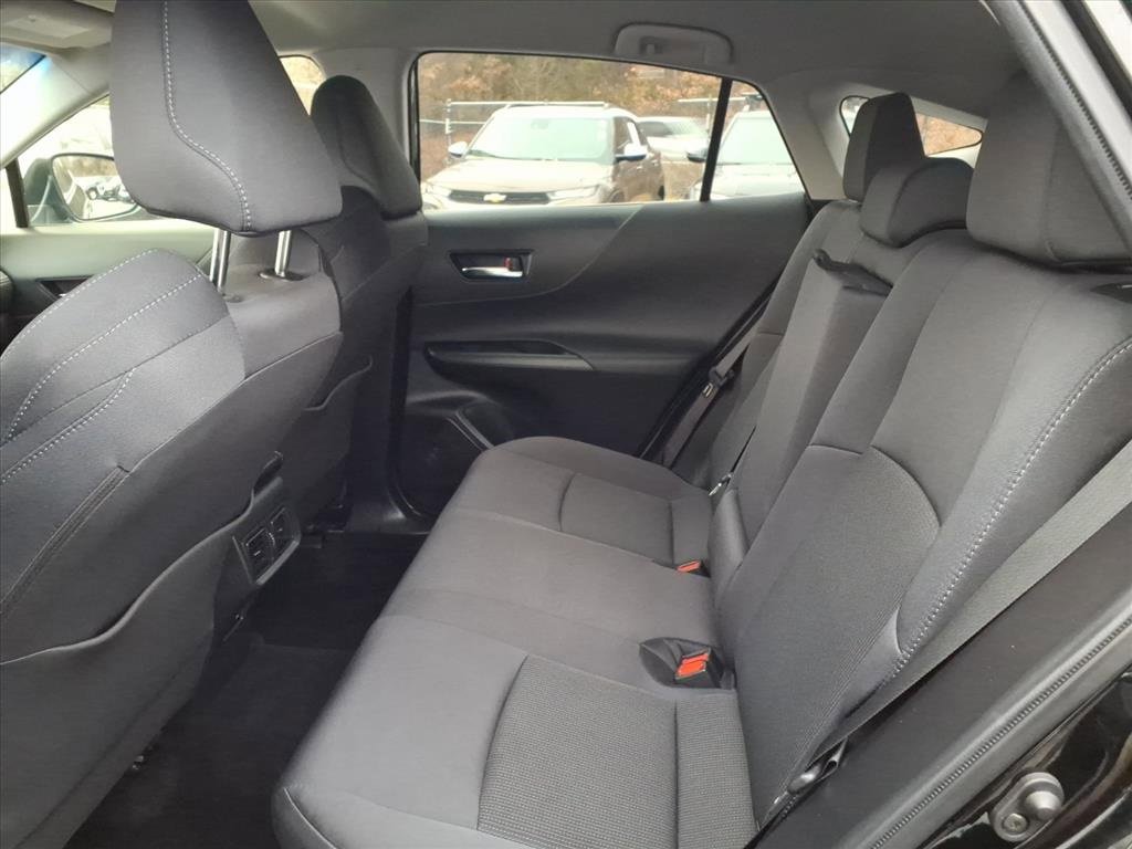 Used 2022 Toyota Venza LE image 16