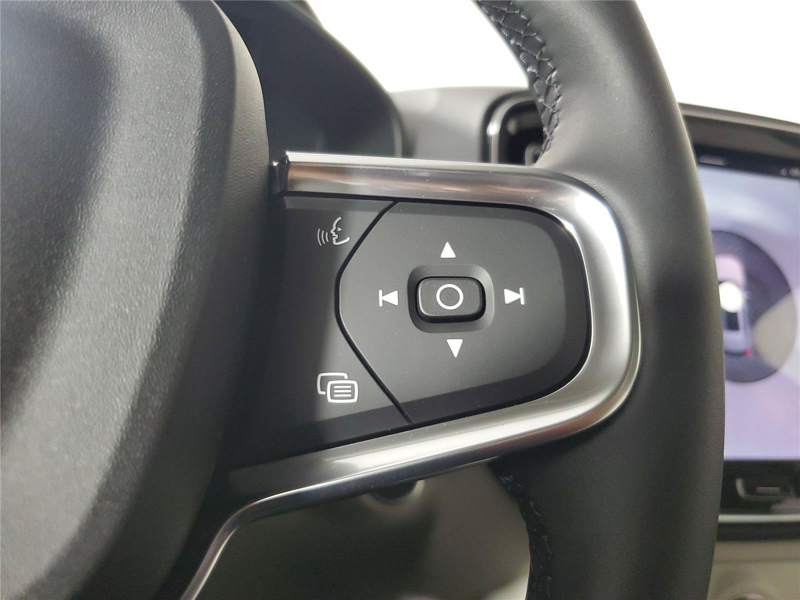 New 2026 Volvo XC40 B5 Plus w/ Protection Package Premier AWD/4WD image 26
