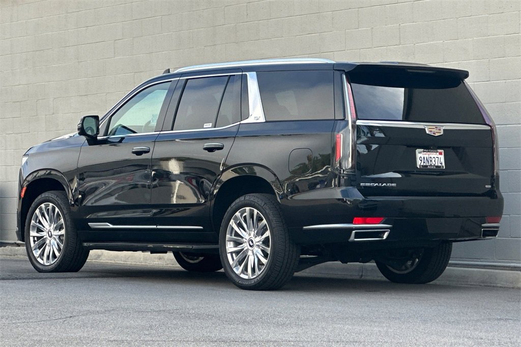 Used 2022 Cadillac Escalade Premium Luxury image 3