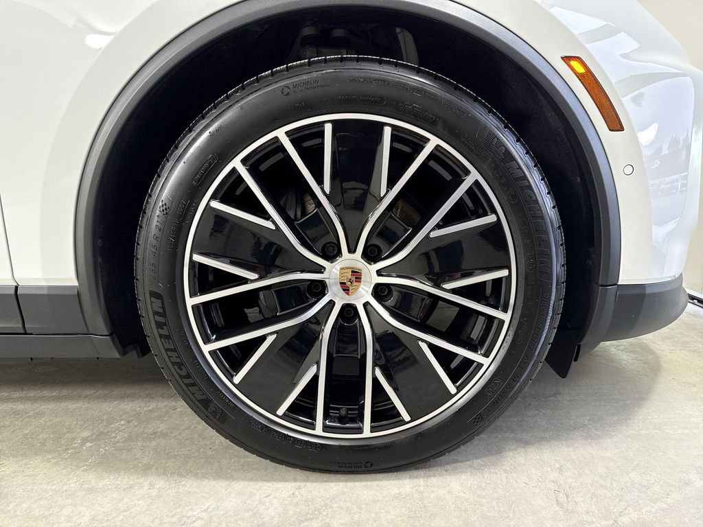 Certified 2025 Porsche Macan 4 Electric image 15