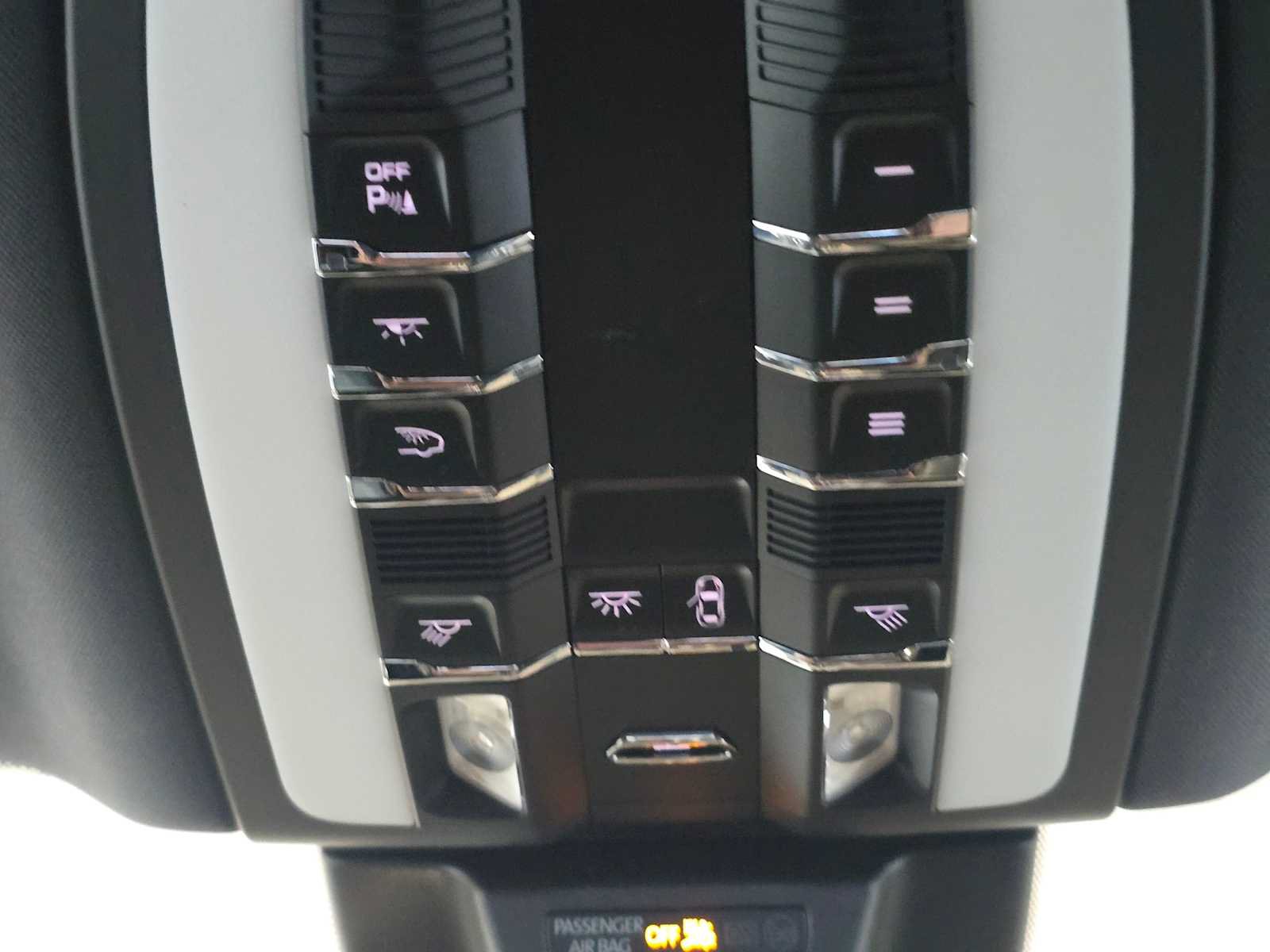 Used 2020 Porsche Macan AWD/4WD image 30