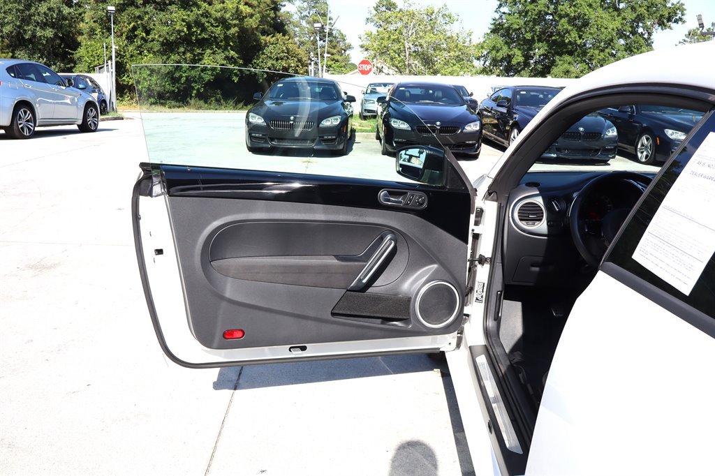 Used 2012 Volkswagen Beetle 2.0T FWD image 30