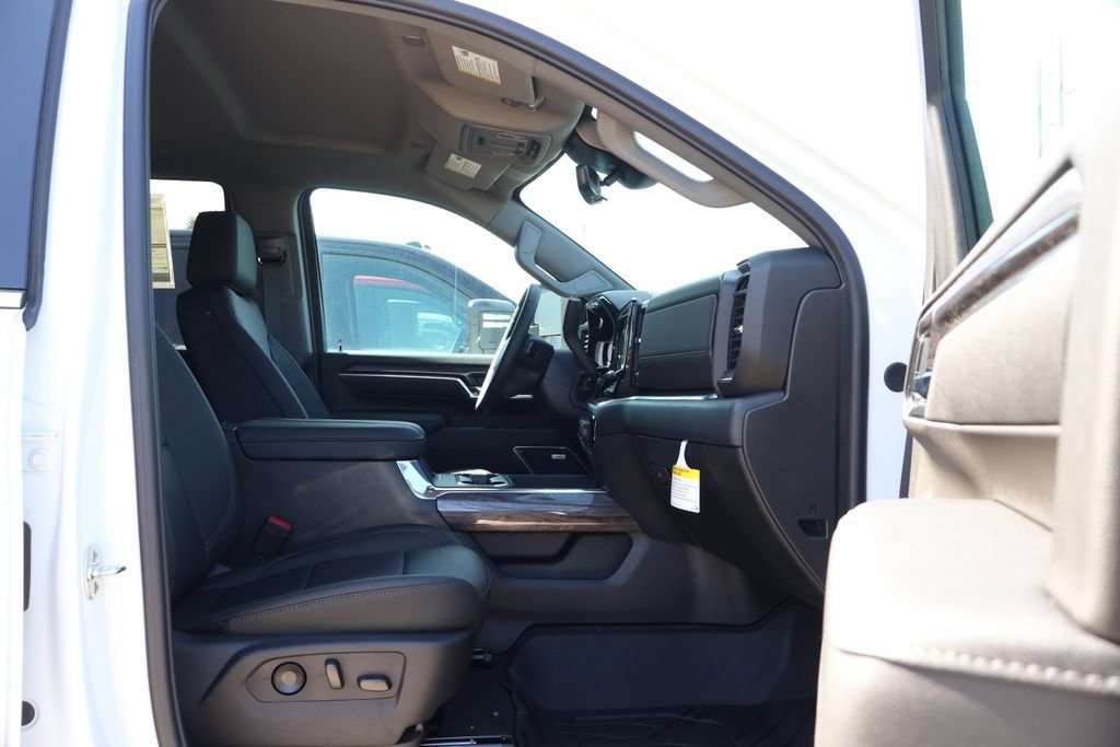 New 2026 Chevrolet Silverado 3500 LTZ w/ LTZ Premium Package AWD/4WD image 43