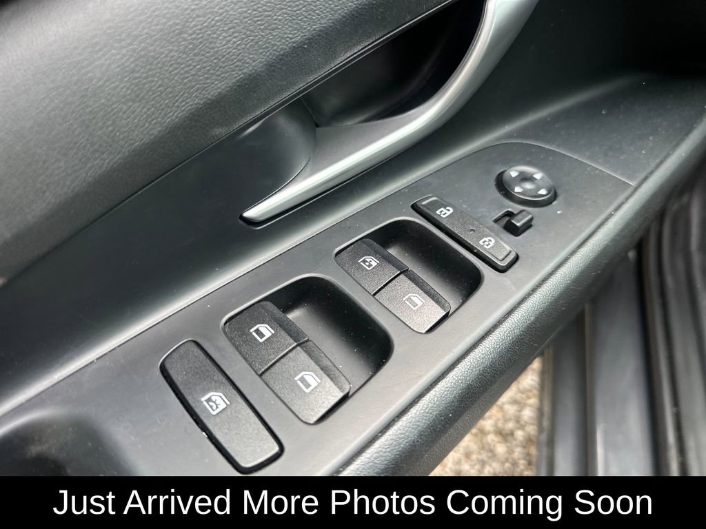 Used 2023 Hyundai Elantra Limited FWD image 2