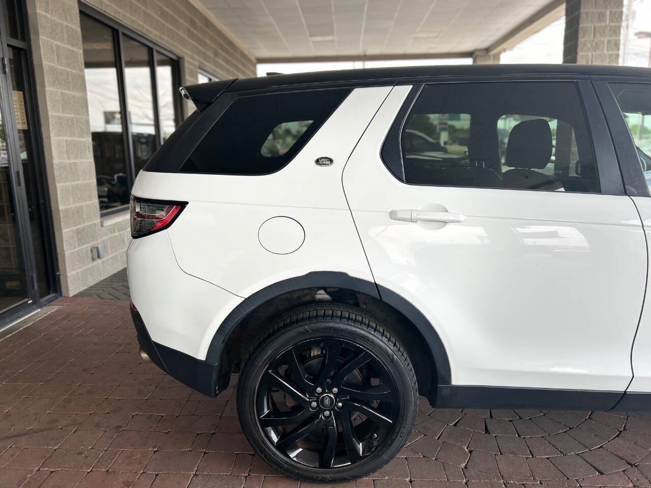 Used 2017 Land Rover Discovery Sport HSE AWD/4WD image 20