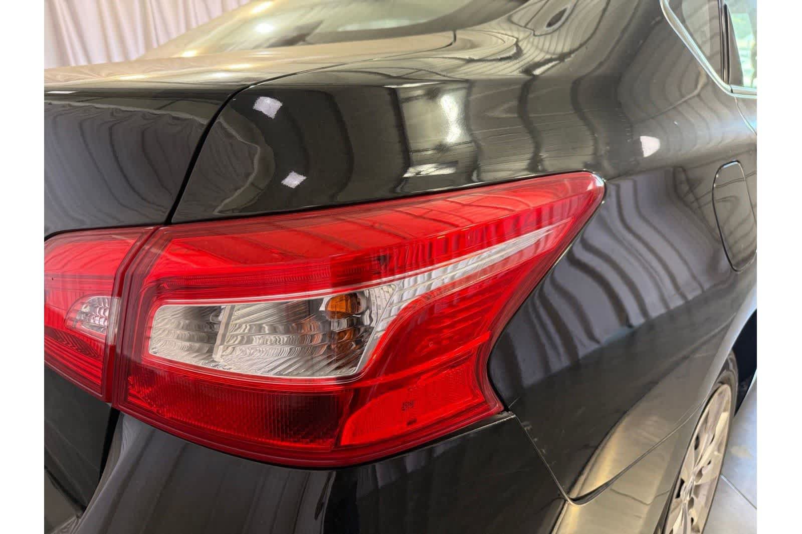 Used 2018 Nissan Sentra S FWD image 9