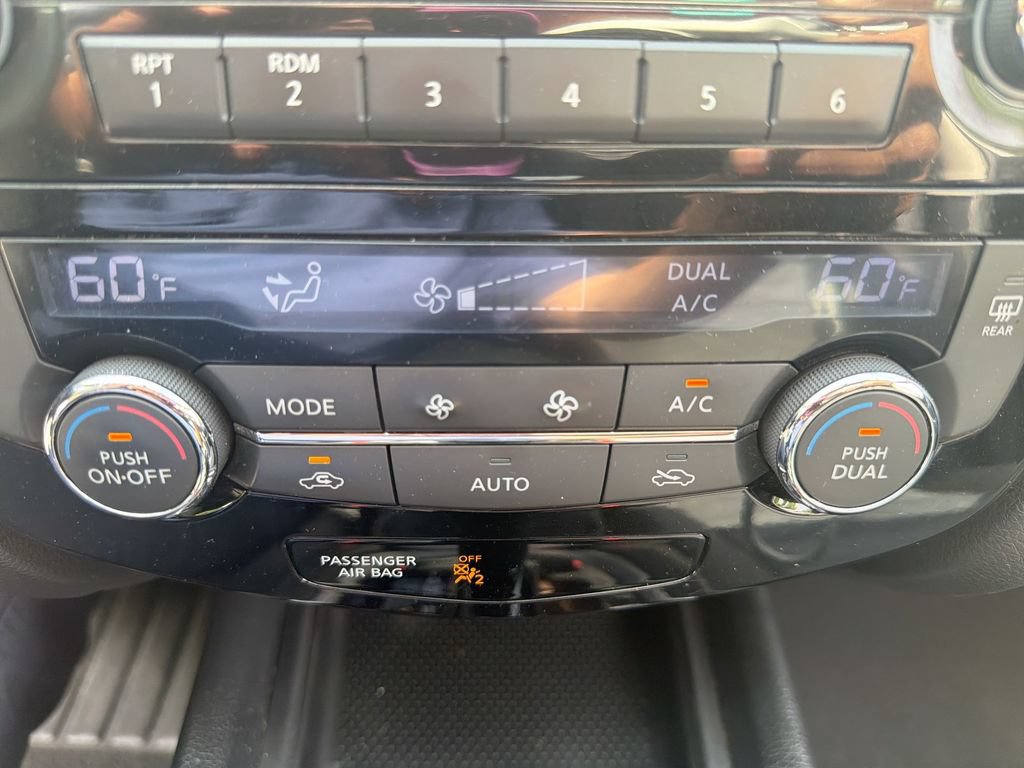 Used 2016 Nissan Rogue SV FWD image 16
