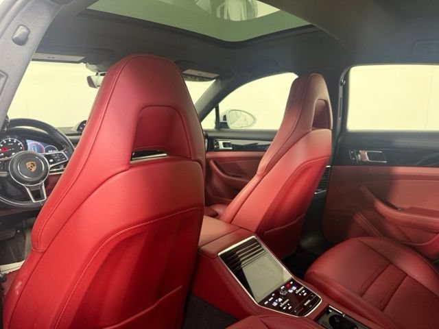 Used 2020 Porsche Panamera RWD image 17