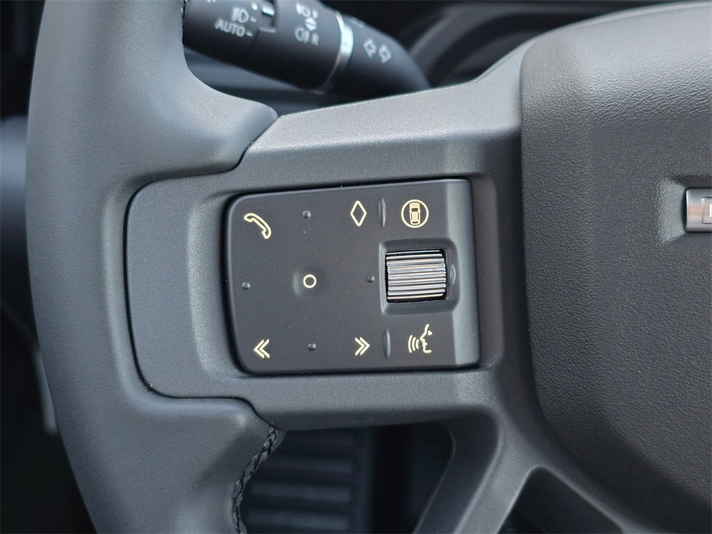 New 2025 Land Rover Defender 90 X-Dynamic SE image 18