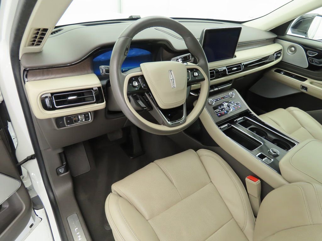 Used 2023 Lincoln Aviator Reserve w/ Equipment Group 201A image 9