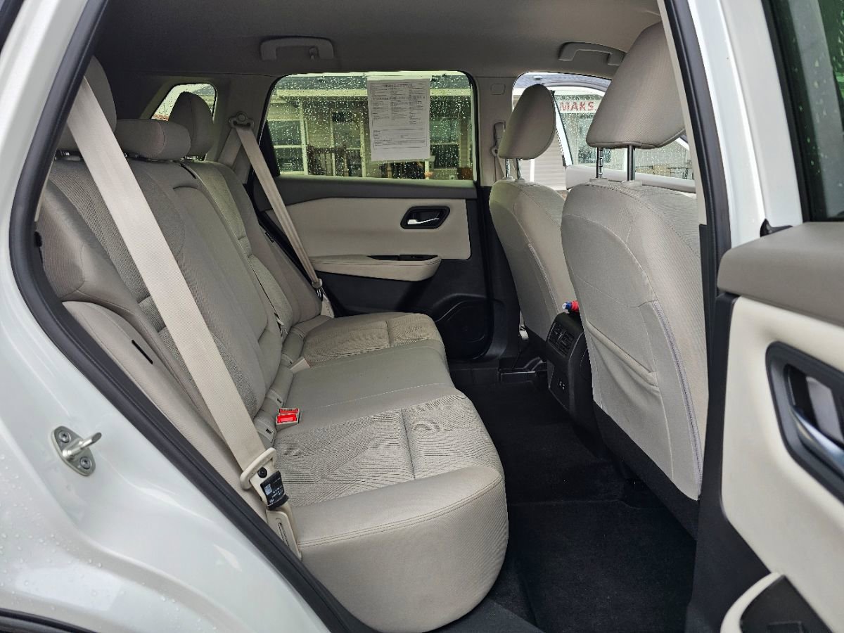 Used 2025 Nissan Rogue SV image 16