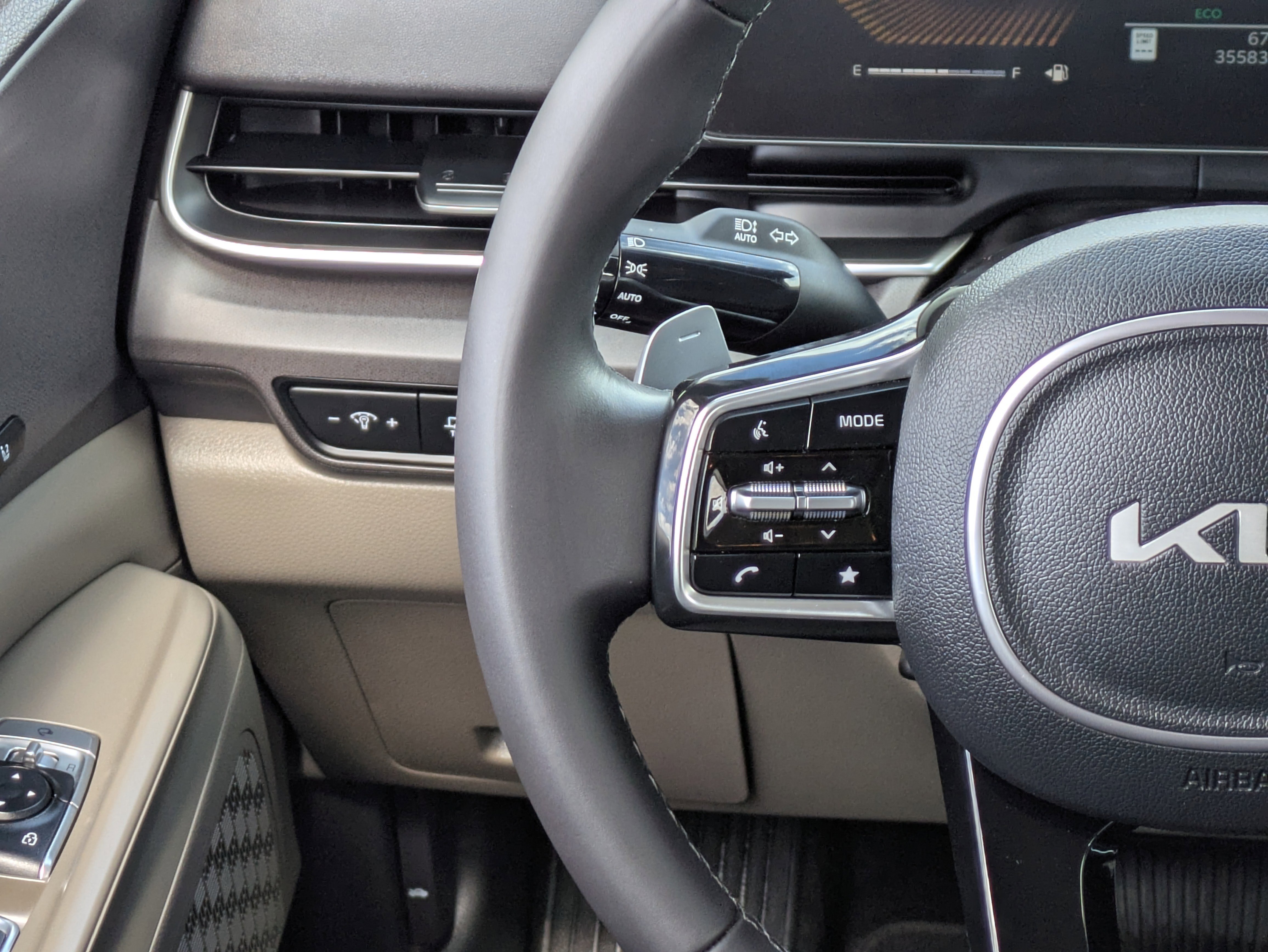 Certified 2025 Kia Carnival EX image 24