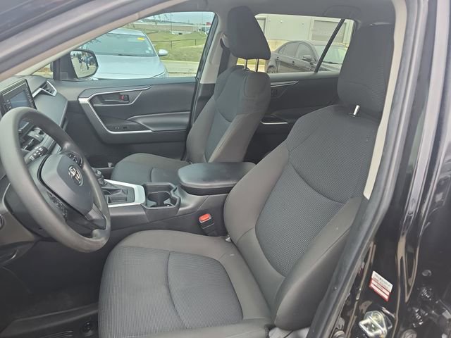 Used 2021 Toyota RAV4 LE image 14