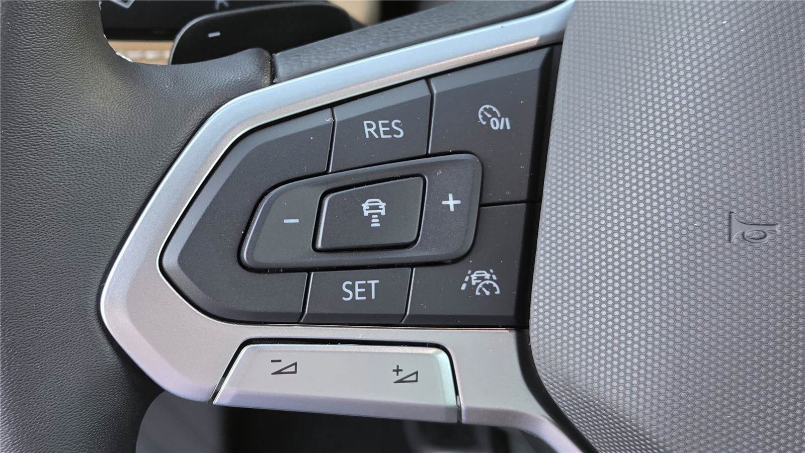 New 2026 Volkswagen Atlas Cross Sport SE AWD/4WD image 17
