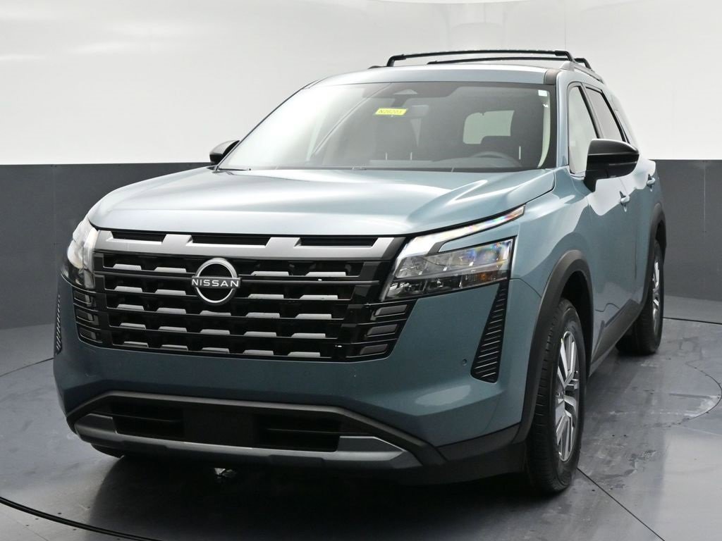 New 2026 Nissan Pathfinder SL image 3
