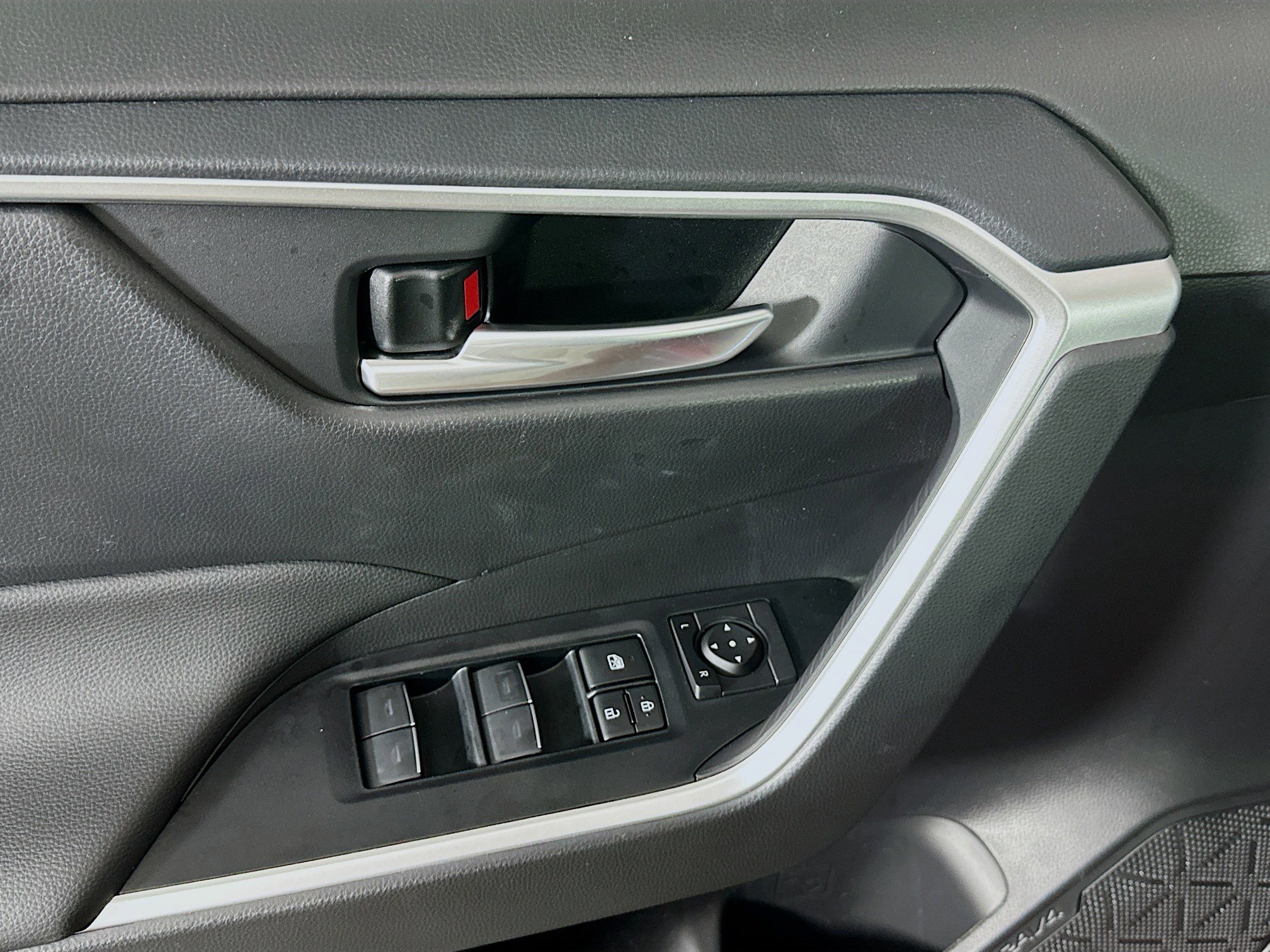 Used 2025 Toyota RAV4 XLE w/ Convenience Package image 15