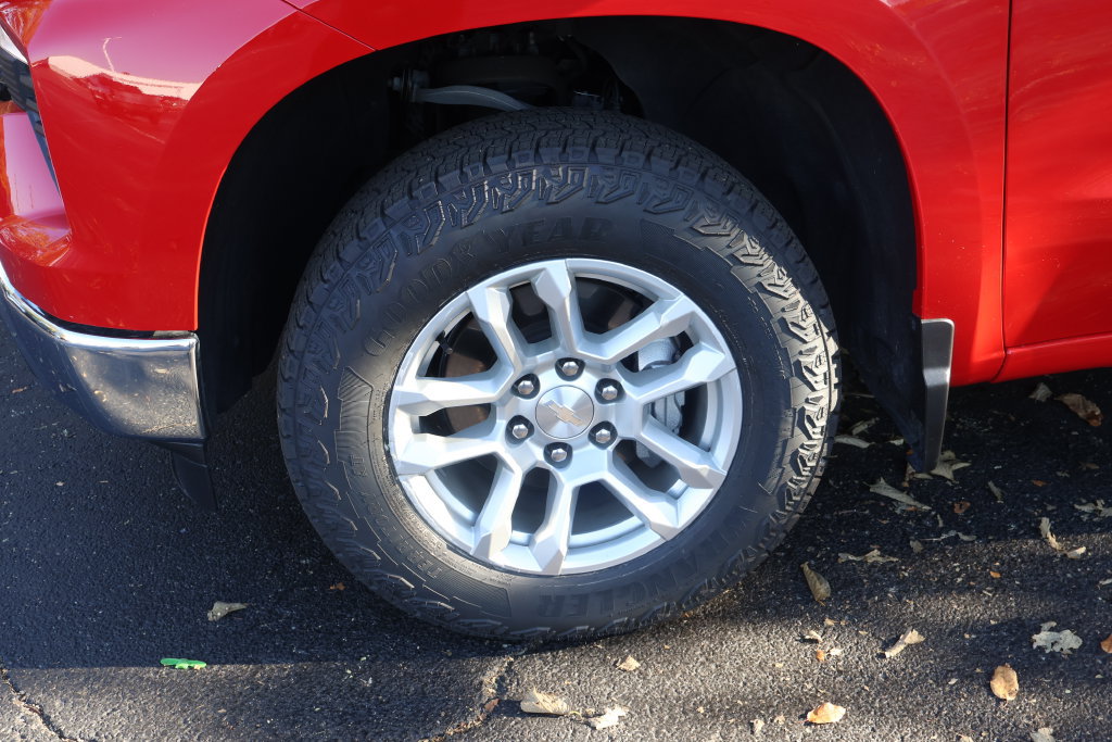 Certified 2024 Chevrolet Silverado 1500 LT AWD/4WD image 13
