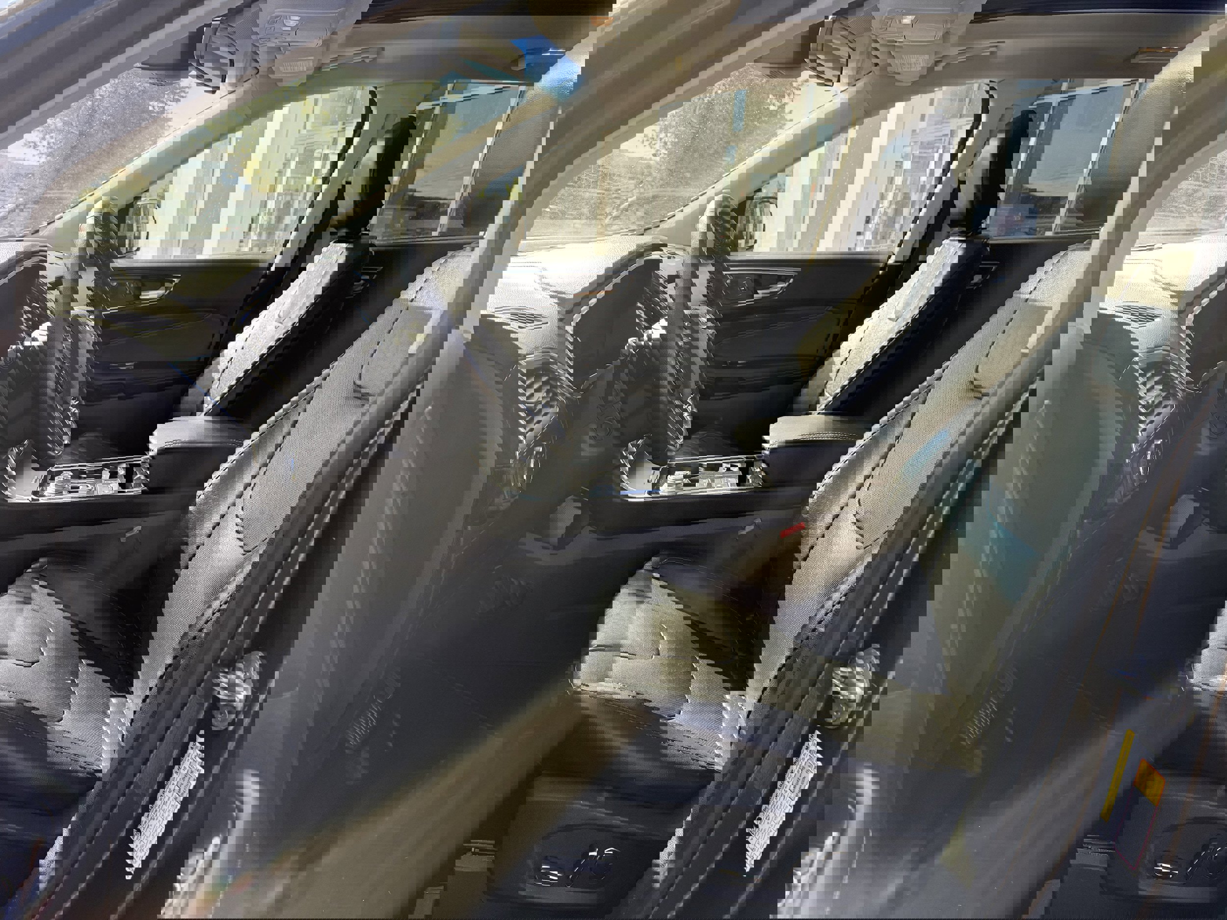 Used 2019 Ford Edge Titanium w/ Equipment Group 301A image 9