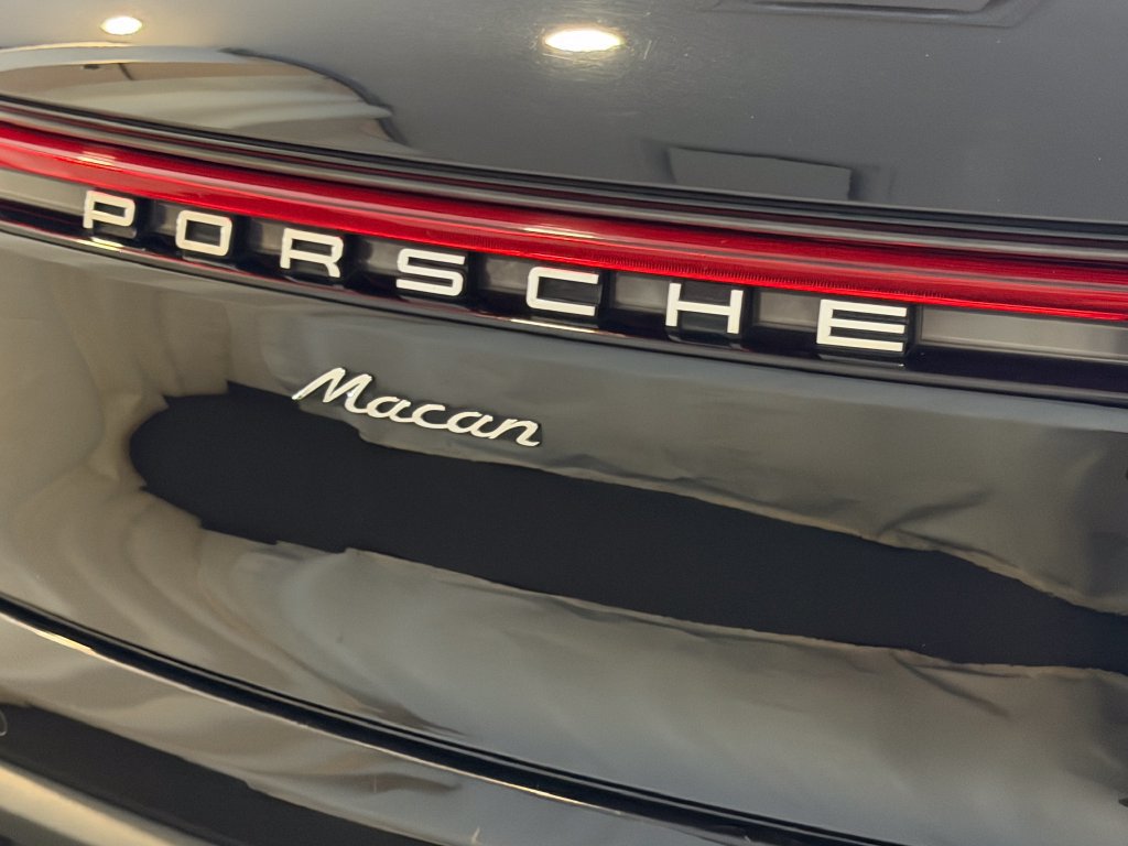Certified 2023 Porsche Macan AWD/4WD image 25