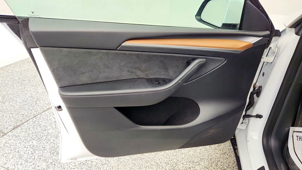 Used 2023 Tesla Model Y Long Range image 11