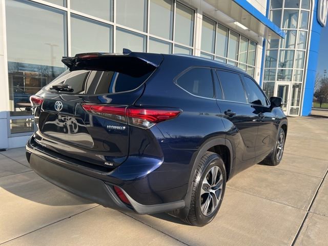 Used 2021 Toyota Highlander XLE AWD/4WD image 5
