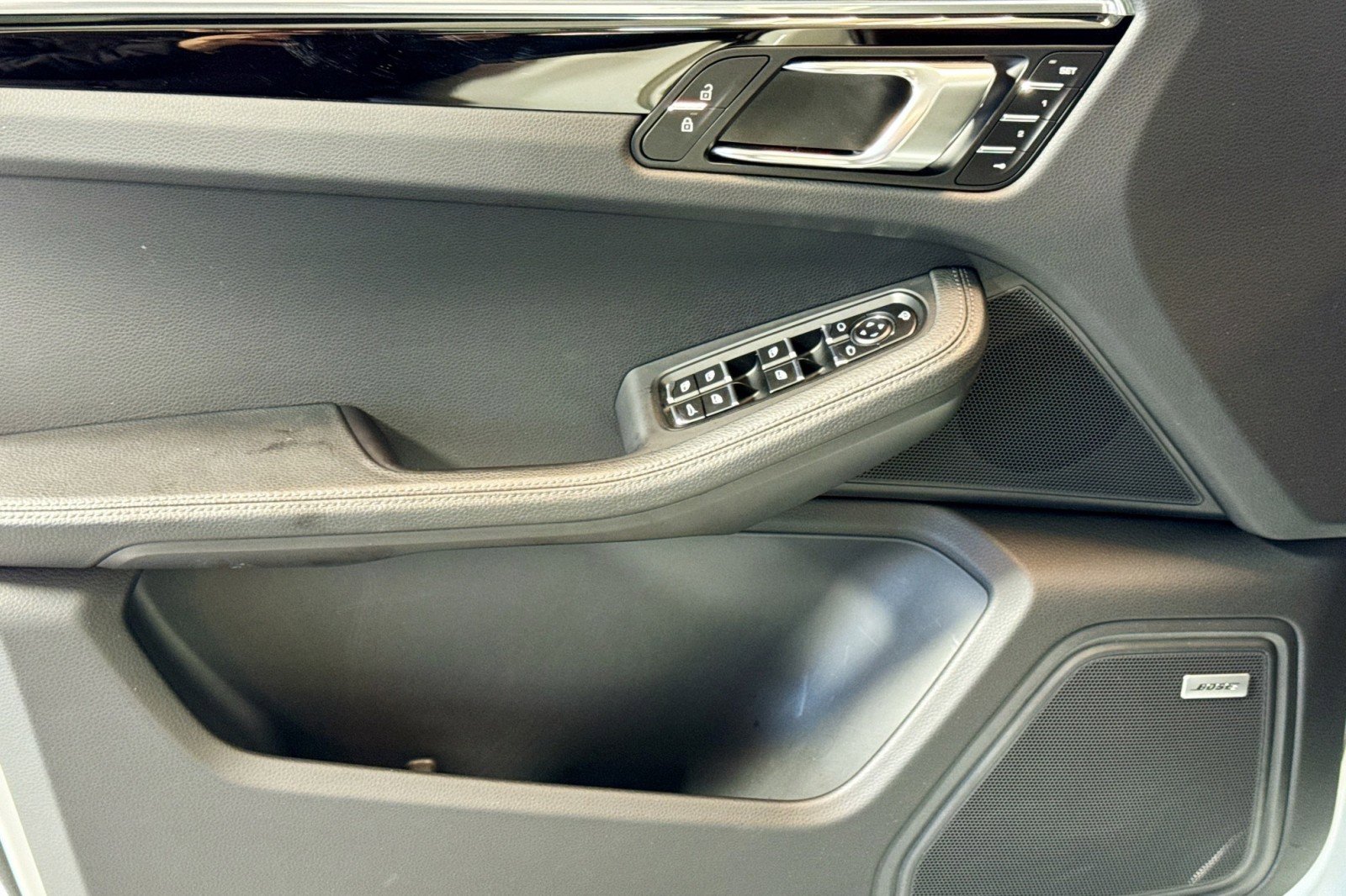 Used 2024 Porsche Macan Turbo image 16