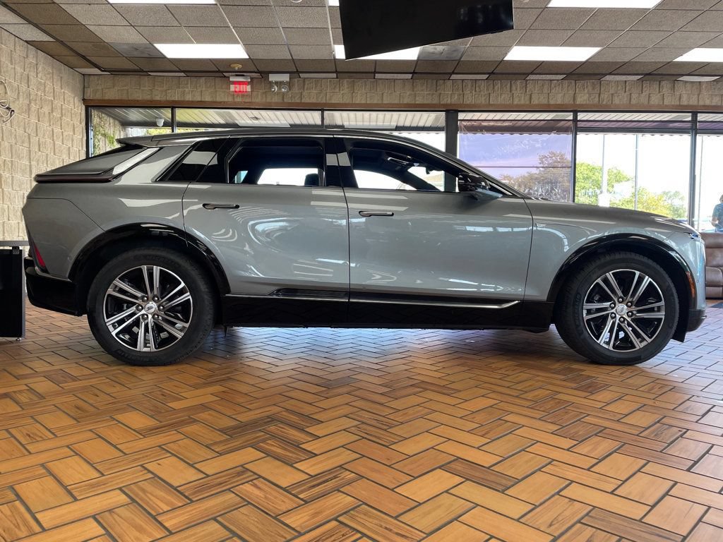 Used 2024 Cadillac Lyriq Luxury w/ LPO, Floor Liner Package RWD image 6
