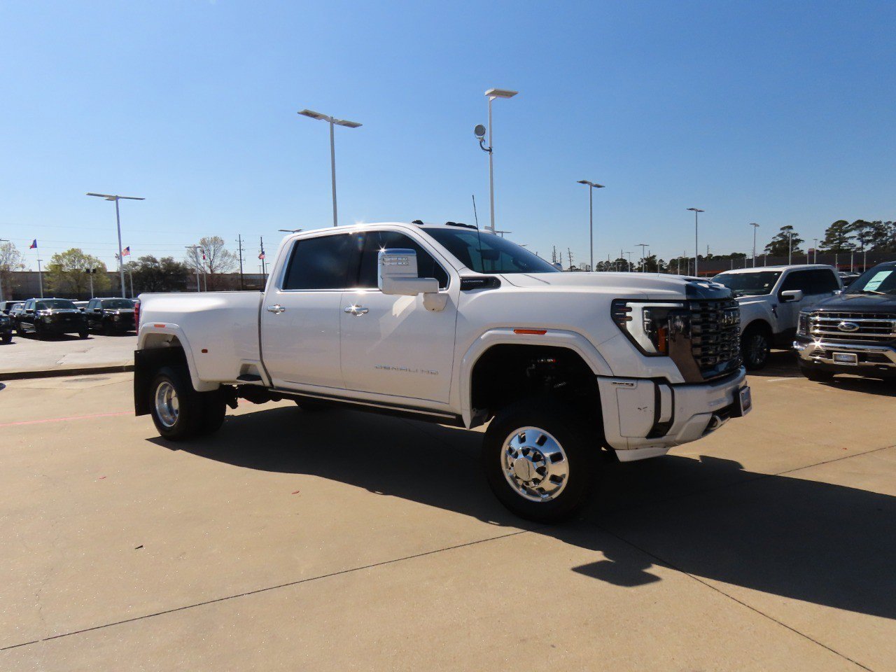 Used 2024 GMC Sierra 3500 Denali Ultimate AWD/4WD image 7