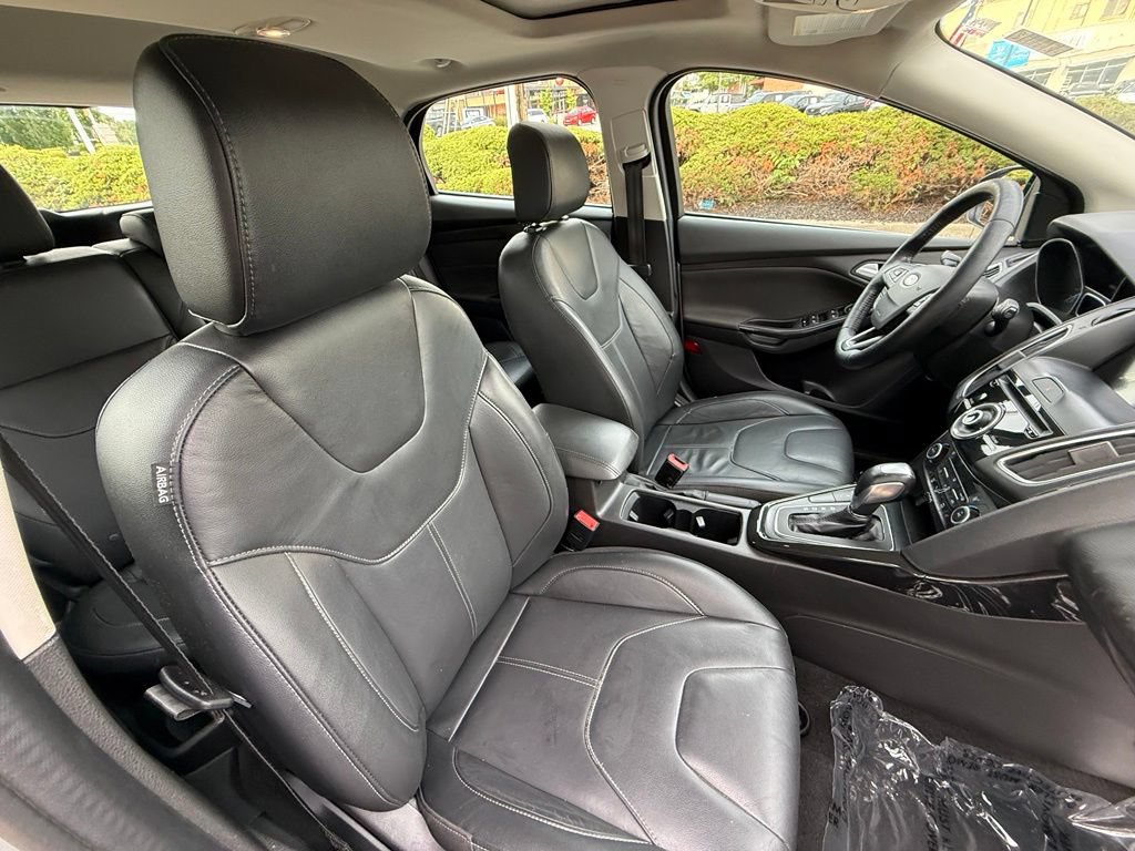 Used 2017 Ford Focus Titanium FWD image 40
